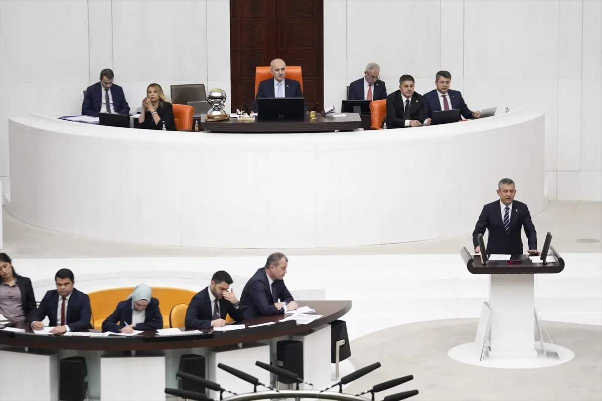 Özgür Özel’den Yoksulluk ve Gençliğe Yönelik Çarpıcı Açıklamalar