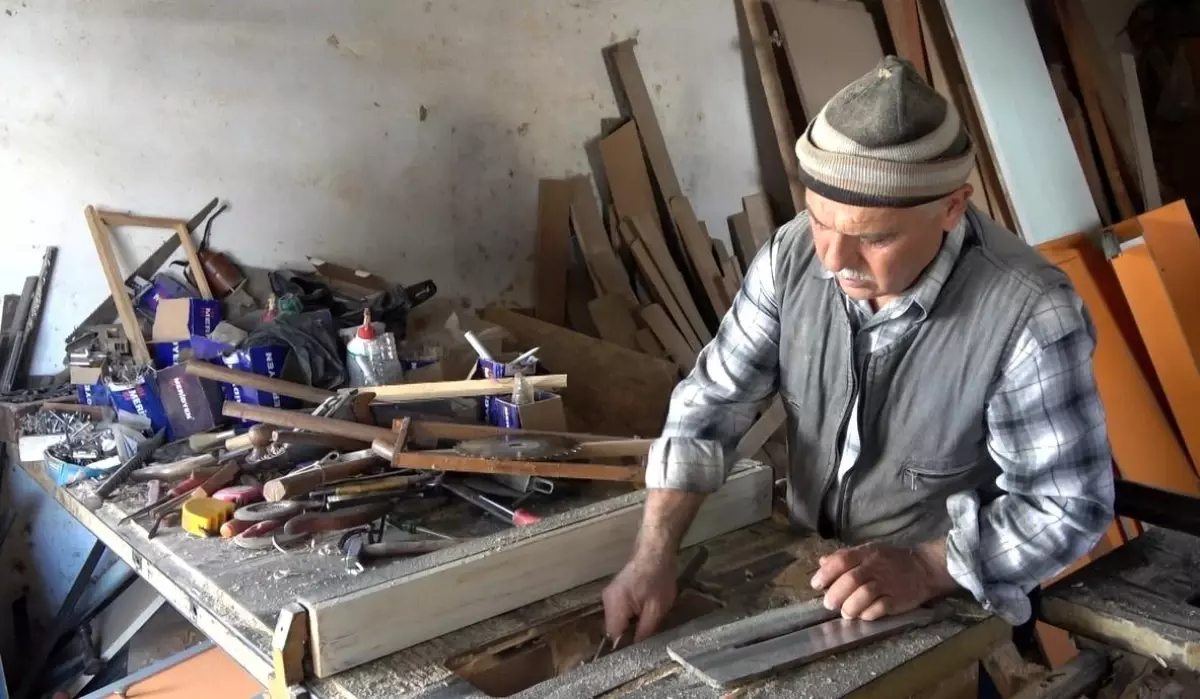 Çırak Bulamayan Marangoz Usta Kepenk Kapatma Tehlikesiyle Karşı Karşıya