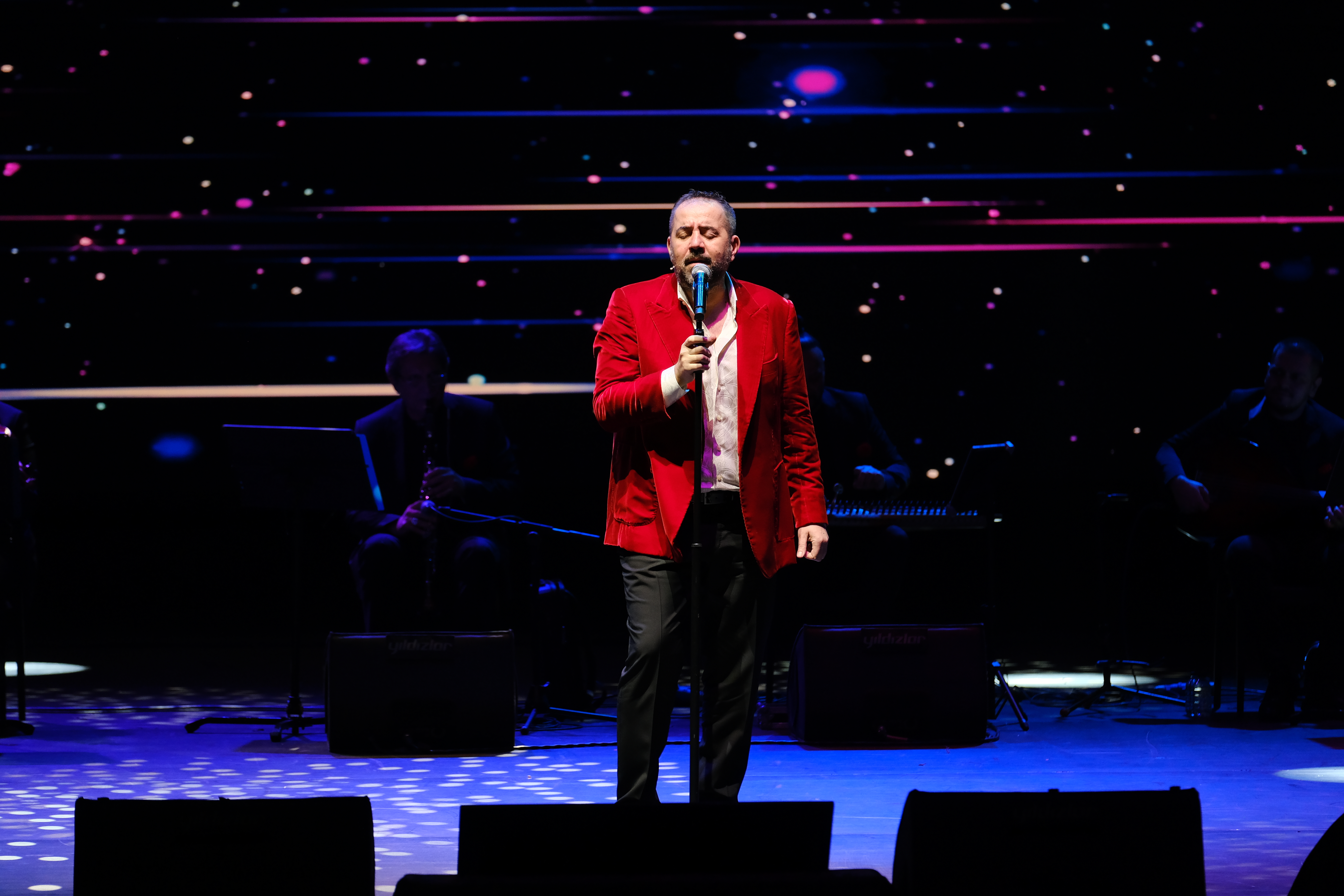 ATA DEMİRER GAZİNOSU 2026’DA SAHNE FIRTINASI ESTİRİYOR!