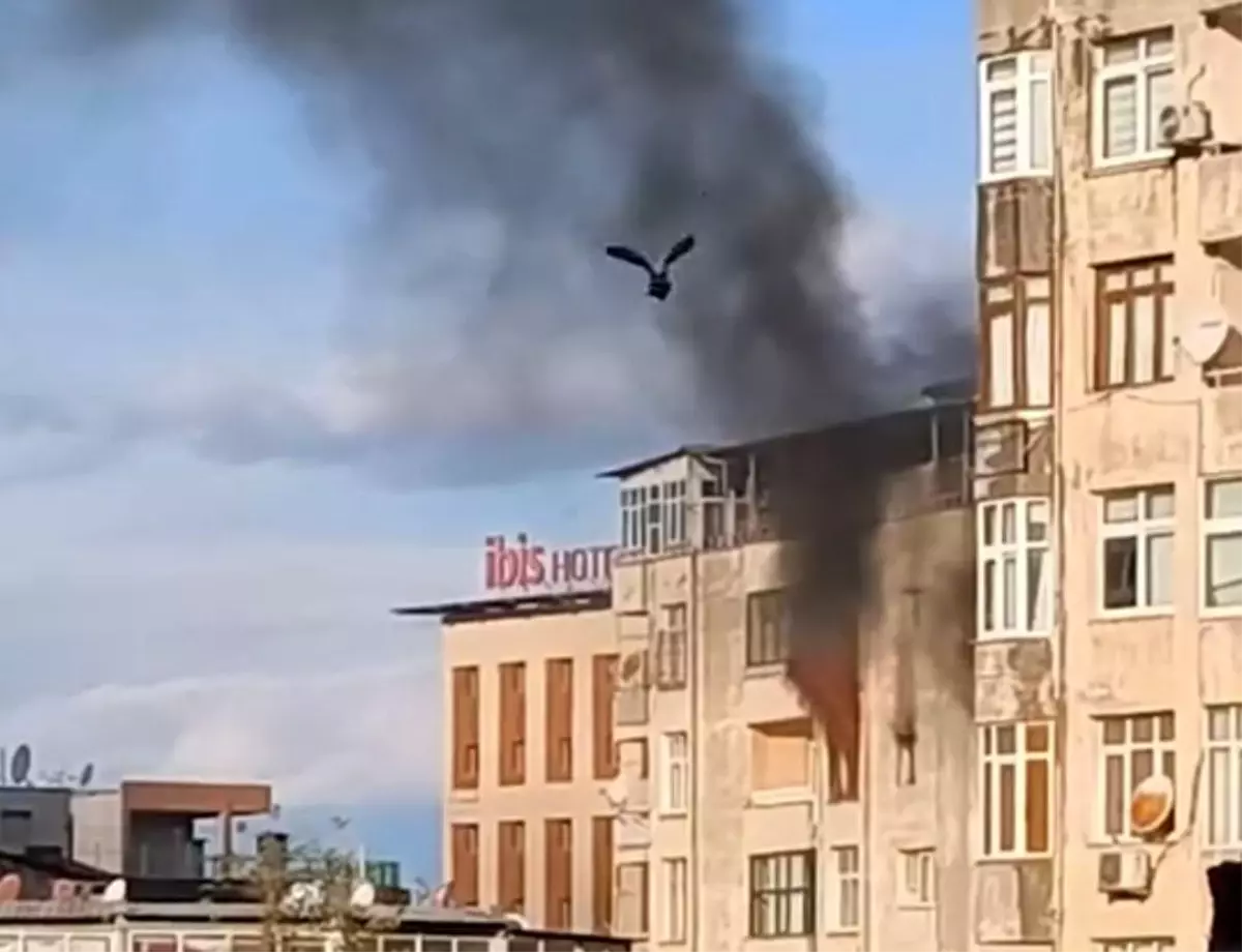 Adana Seyhan’da 6. Kat Apartman Yangını Kontrol Altına Alındı