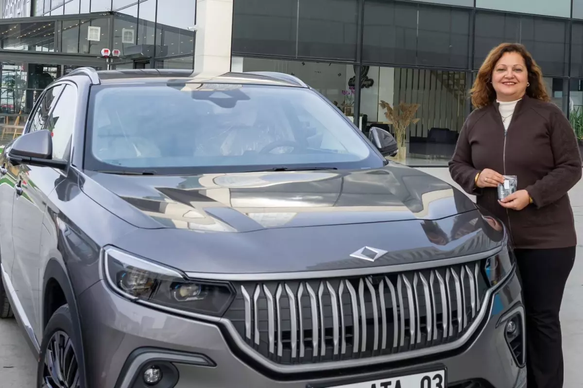 AK Parti’ye geçeceği iddia edilen CHP’li başkan, TOGG aldı