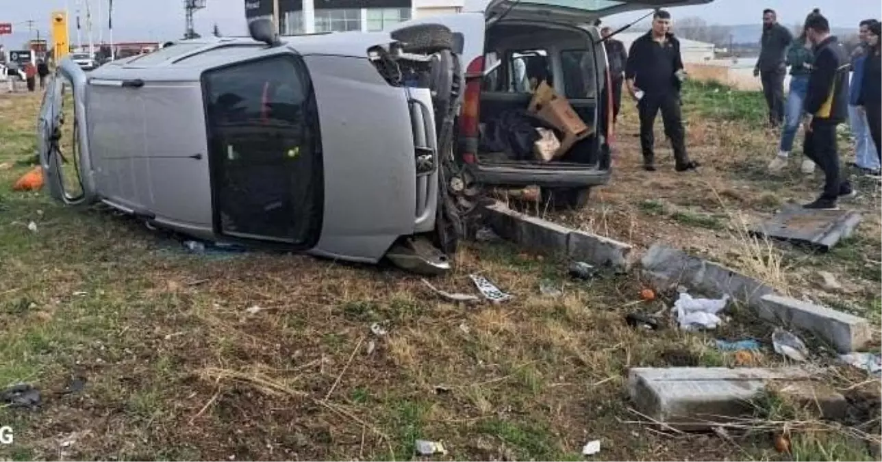 Merzifon’da Kamyonet Çarpışması: 4 Kişi Hastaneye Kaldırıldı