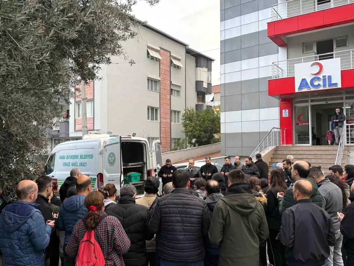 Ameliyat Sırasında Kalp Krizi Geçiren Doktor Hayatını Kaybetti