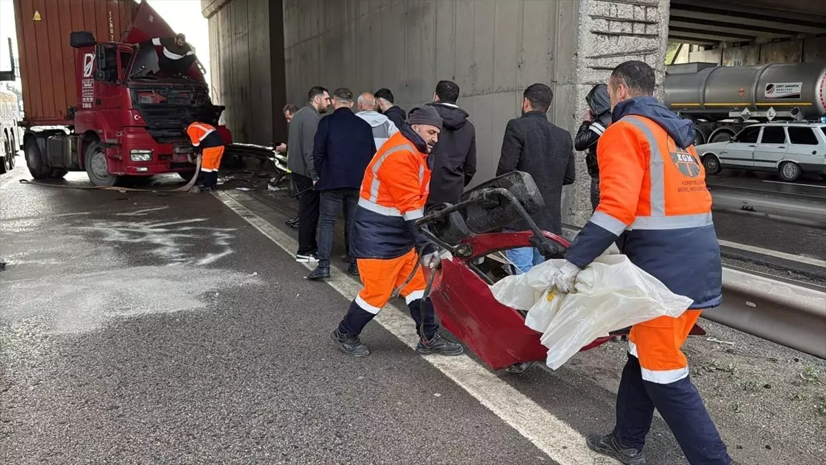 Kocaeli’de Tır Kazası: Sürücü Hayatını Kaybetti