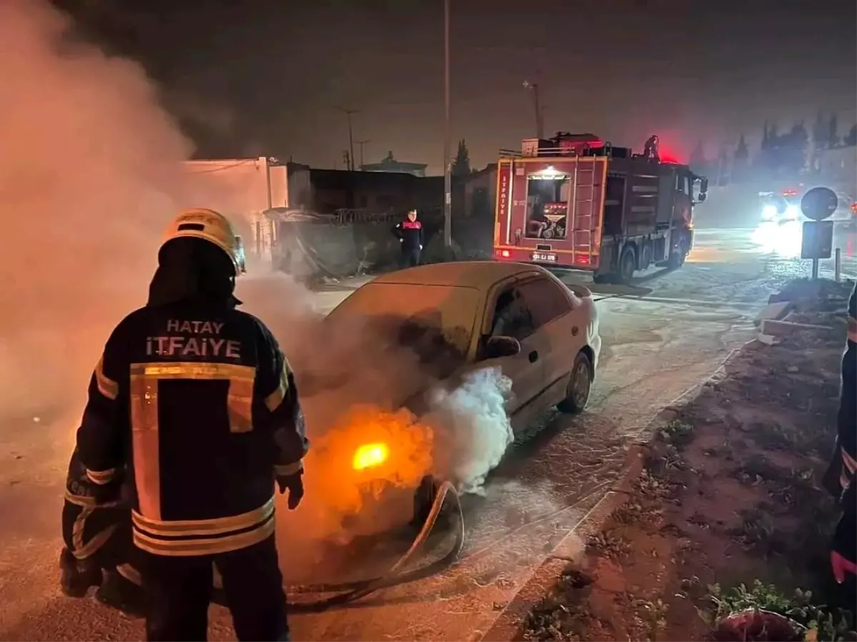 Antakya’da Otomobil Yangını Kısa Sürede Söndürüldü