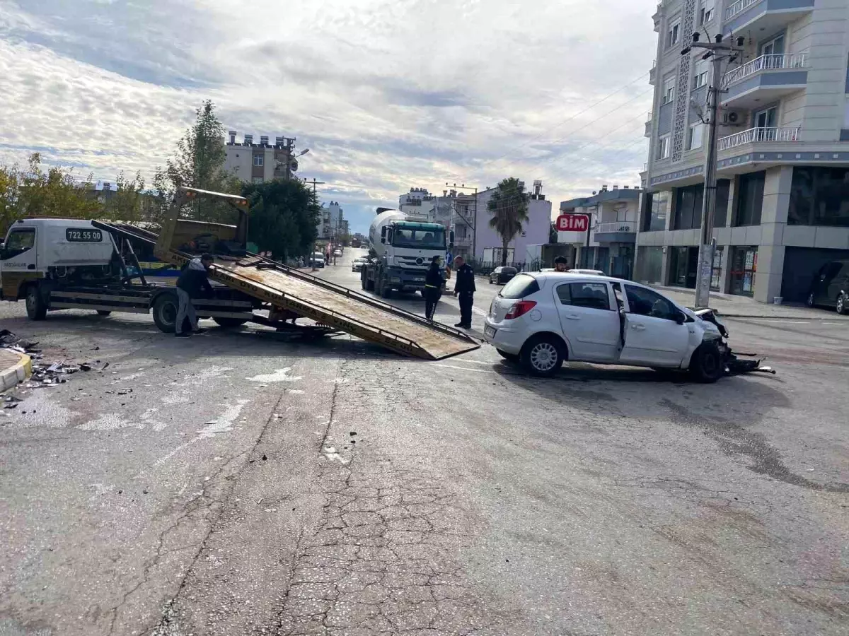 Antalya’da Trafik Kazası: 4 Yaralı