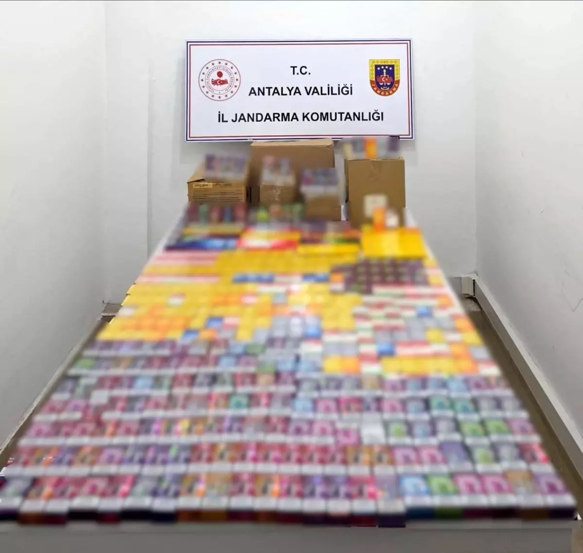 Antalya Kepez’te Büyük Kaçak Sigara Operasyonu: 1.660 Elektronik Sigara ve 7.500 Paket Ele Geçirildi
