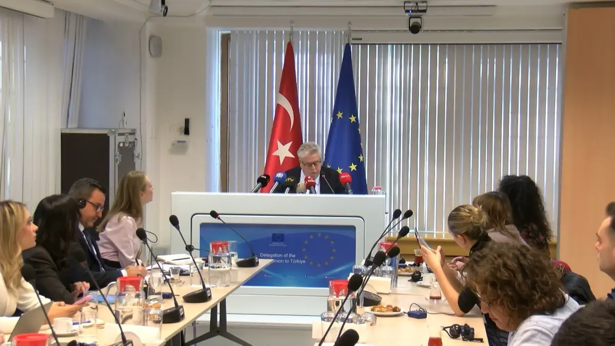 AB Türkiye İlişkilerini Destekliyor