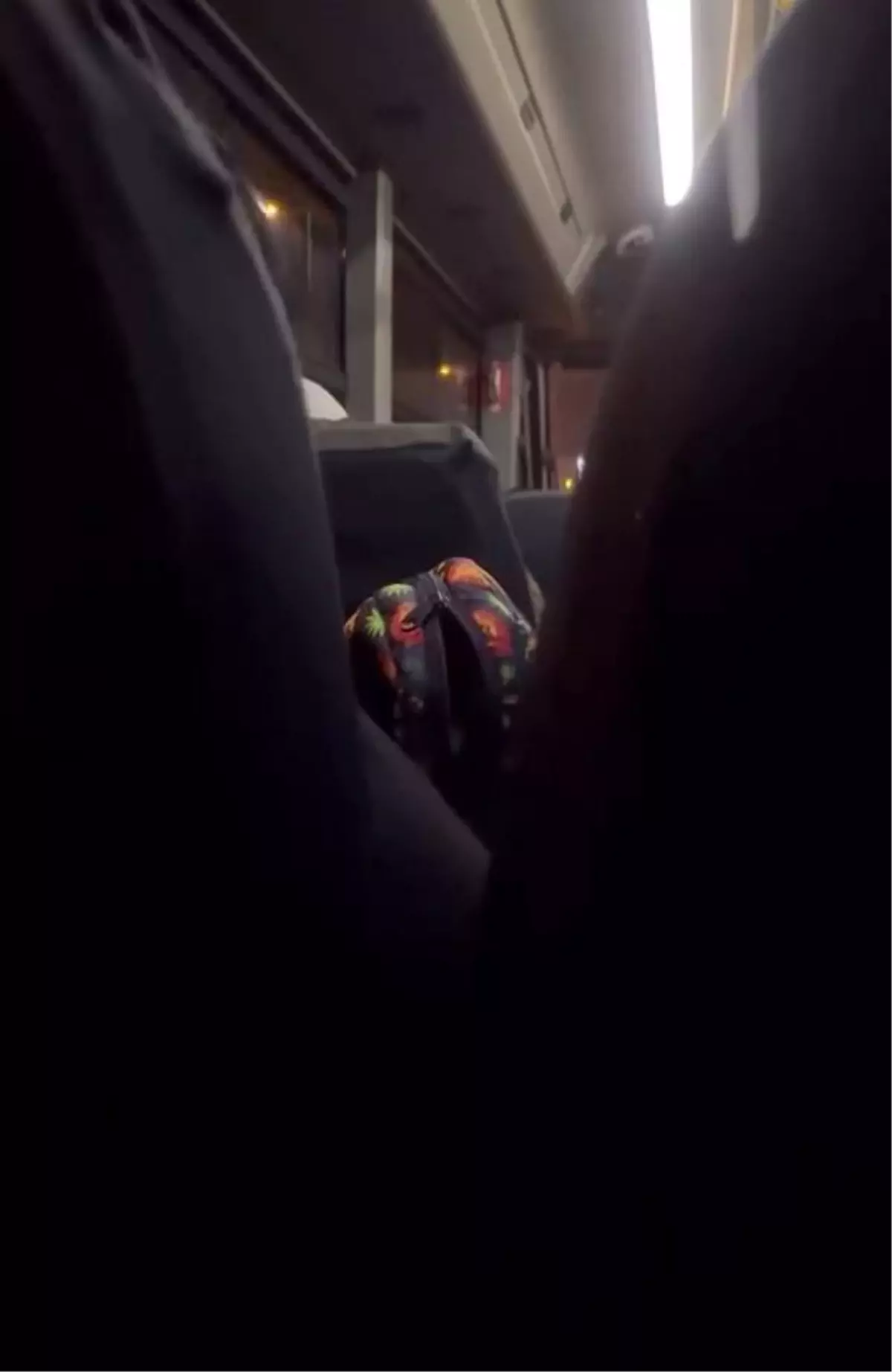 Minibüs Şoföründen Öğrencilere Hakaret ve Beddua: Arnavutköy’de Şok Görüntüler Ortaya Çıktı