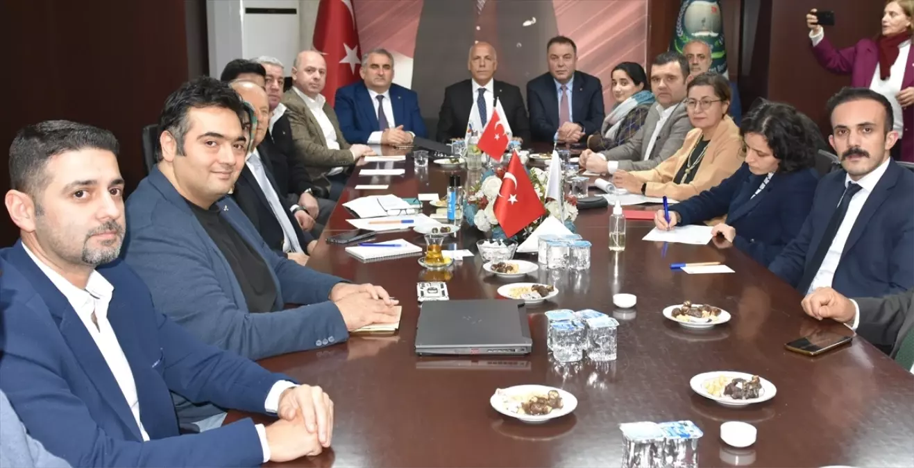 Artvin’in Altın Damlası: Balın Markalaşması ve Gelecek Vizyonu Büyük Bir Toplantıyla Belirlendi