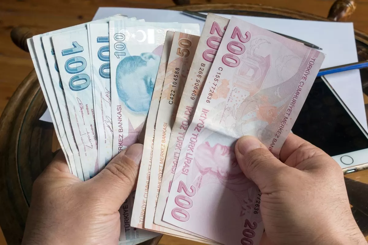 Asgari Ücret İçin 5+5+1 Formülü: Hükümet Temsilcileri Azalıyor, Ücret Tartışması Isınıyor