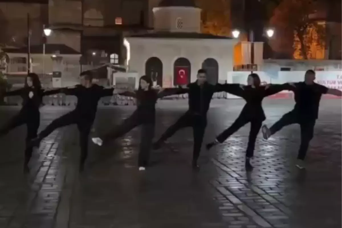 Ayasofya önündeki sirtaki gösterisi ortalığı karıştırdı