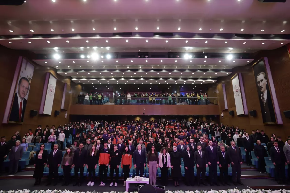 Şampiyonların Gönüllüleri Buluştu: Anneler, Sporcular ve Bakan Bak’ın İlham Verici Söyleşisi