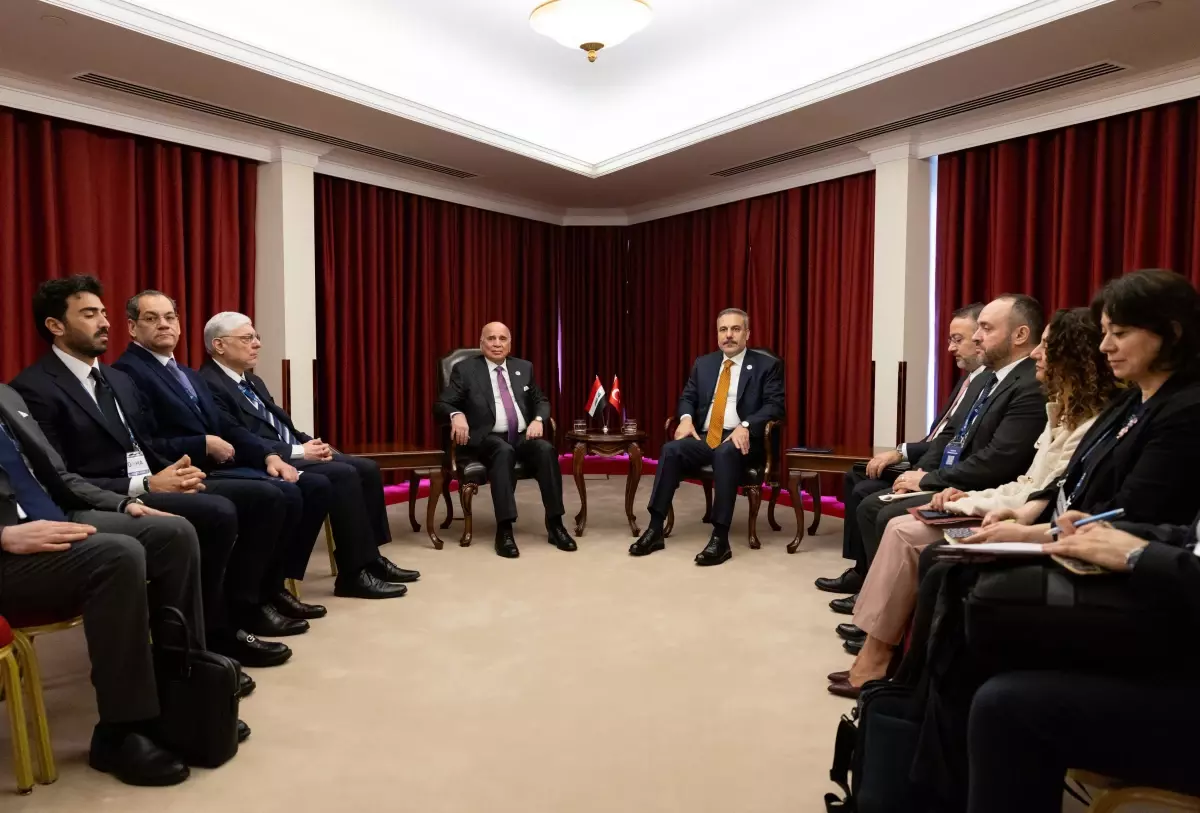 Hakan Fidan, Doha Forumunda Iraklı Meslektaşı Fuad Hüseyin ile Görüştü