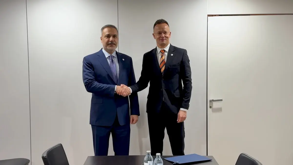 Hakan Fidan, Macar Dışişleri Bakanı Peter Szijjarto ile Viyana’da Görüştü