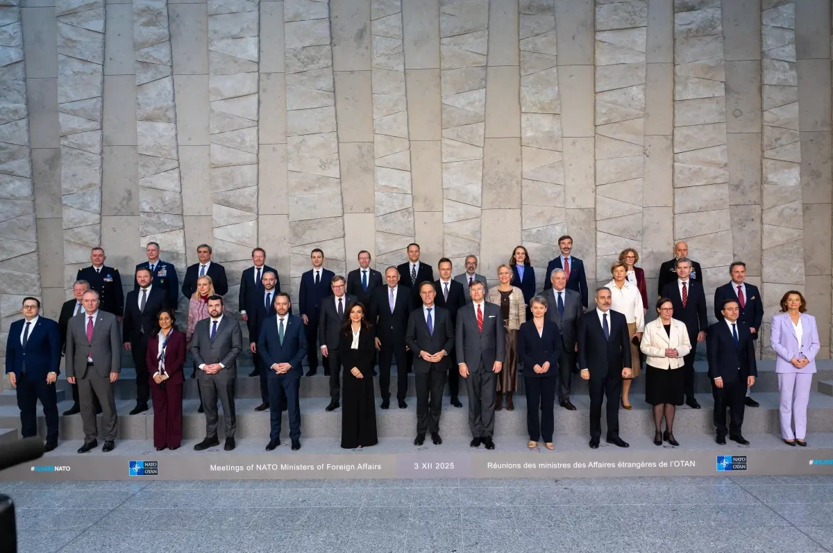 Dışişleri Bakanı Hakan Fidan, NATO Dışişleri Bakanları Toplantısında Aile Fotoğrafı Çekimine Katıldı