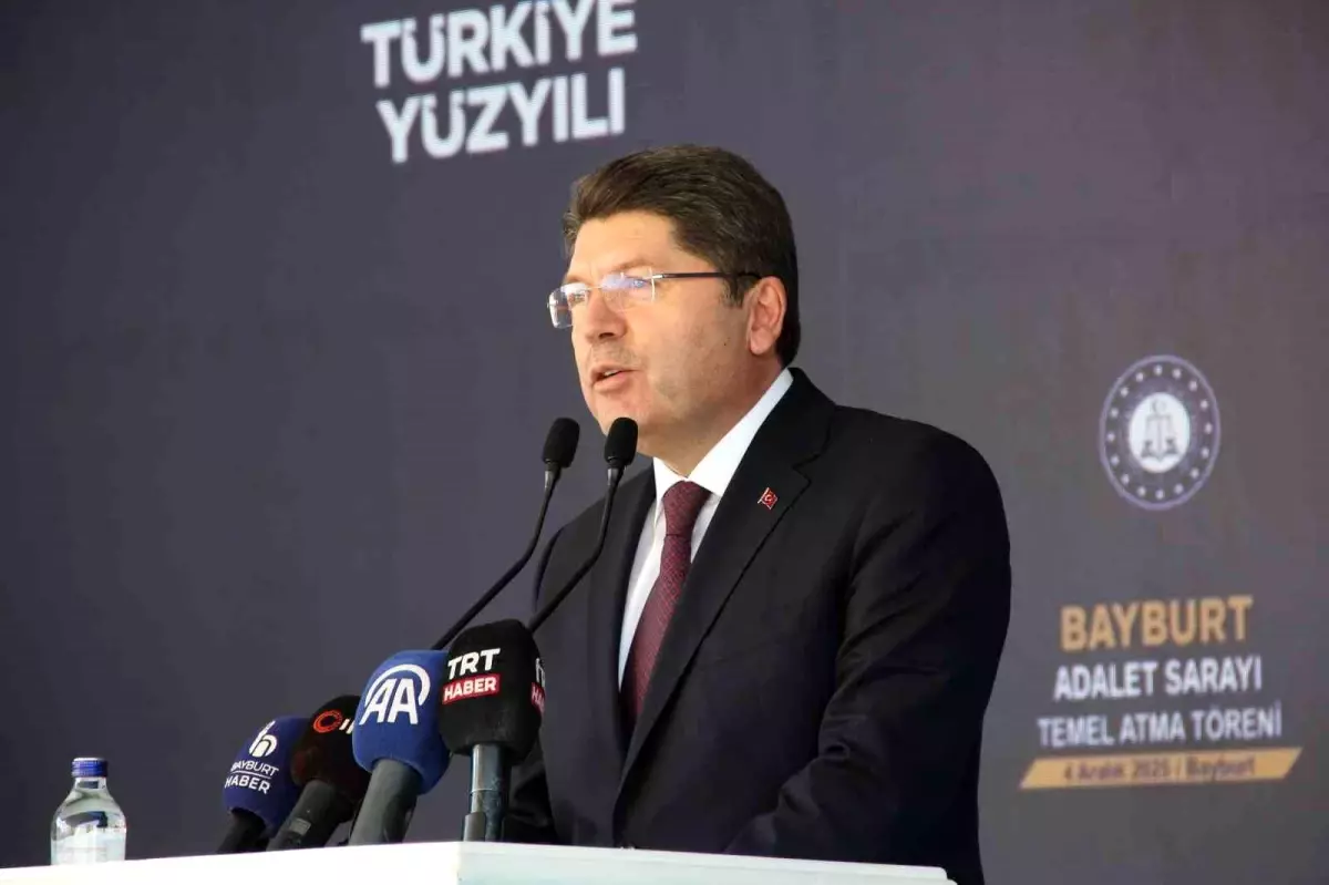 Bakan Tunç: “Yargıyı birilerinin arka bahçesi olmaktan çıkardık, darbeciden kurtardık, milletin yargısı haline getirdik”