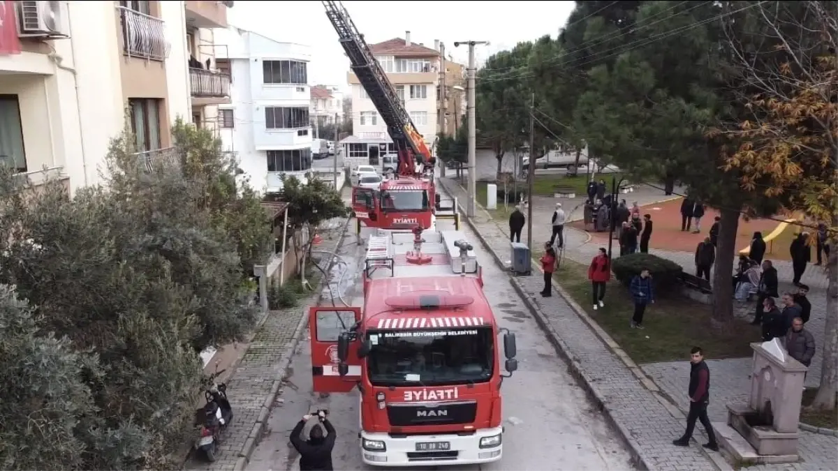Balıkesir’de Çatı Yangını Hızlı Müdahale Sonucu Söndürüldü