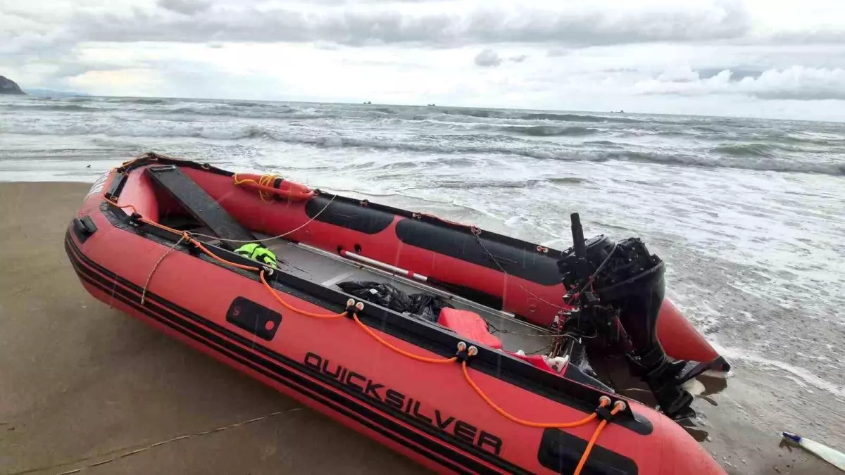Bartın’da Şişme Bot Alabora Oldu ve 2 Kişi Sahil Güvenlik Tarafından Kurtarıldı