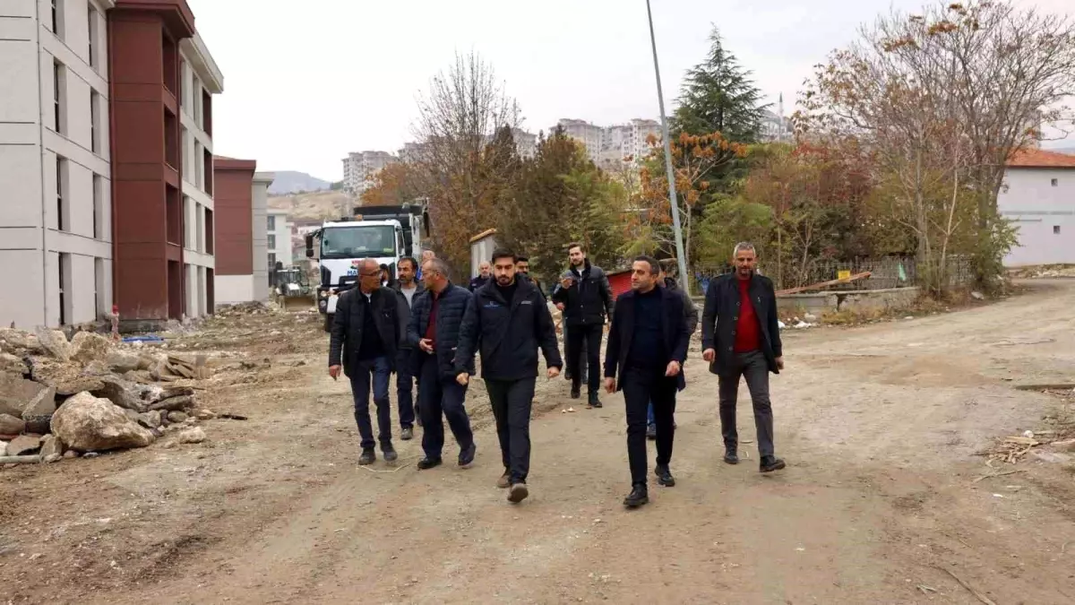 Akçadağ’da Başkan Ulutaş, Rezerv Alanlarındaki Dönüşüm Projelerini Yerinde İnceledi