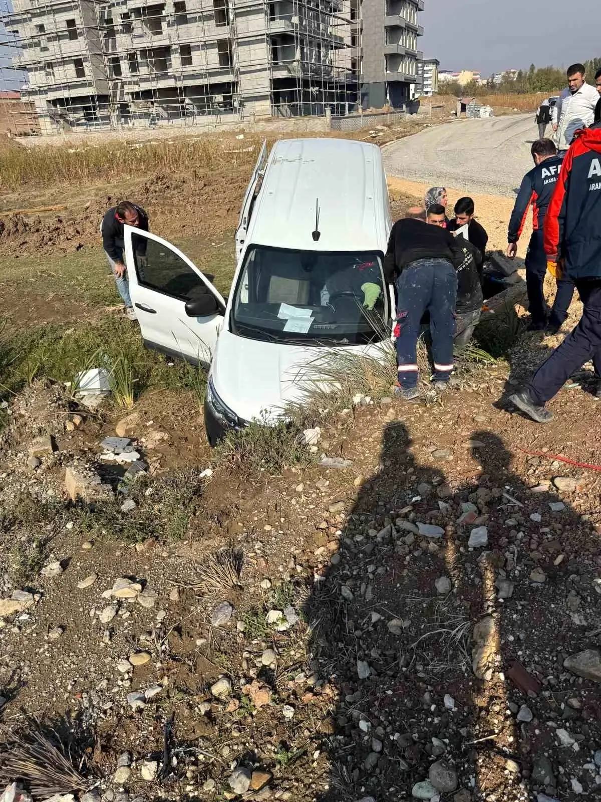 Batman’da Otomobil Su Kanalına Düştü