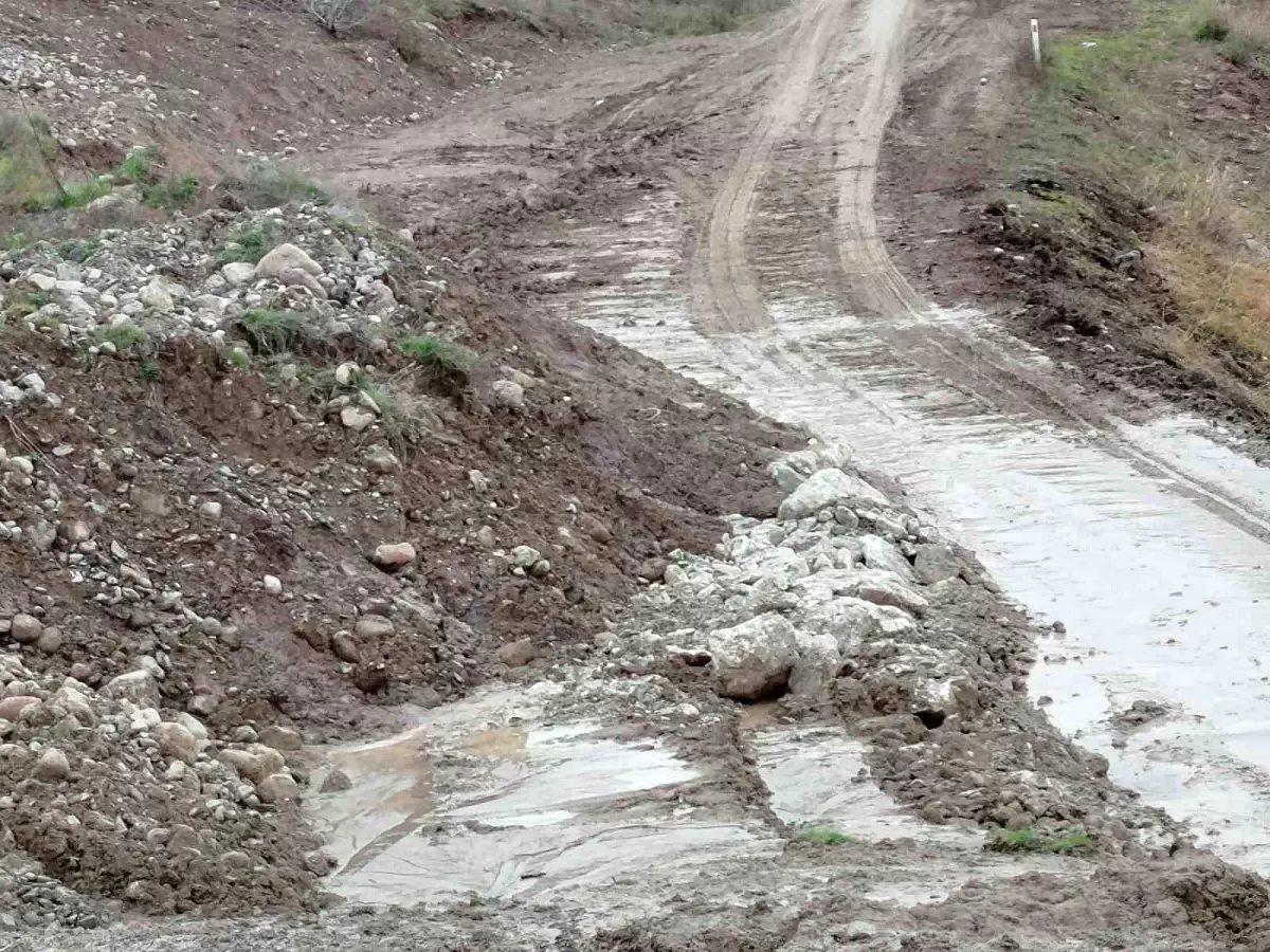Beypazarı‑Adaören Yolu Heyelan Nedeniyle Treni Kapatıldı
