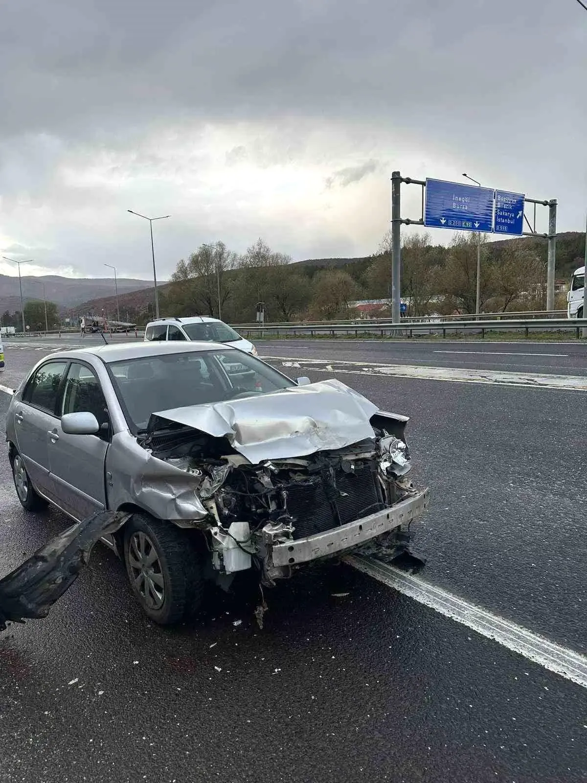 Bilecik’te Trafik Kazası: İki Yaralı
