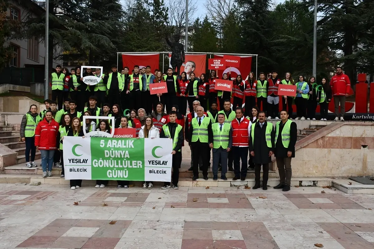 Bilecik’te Gönüllüler Günü Yürüyüşü