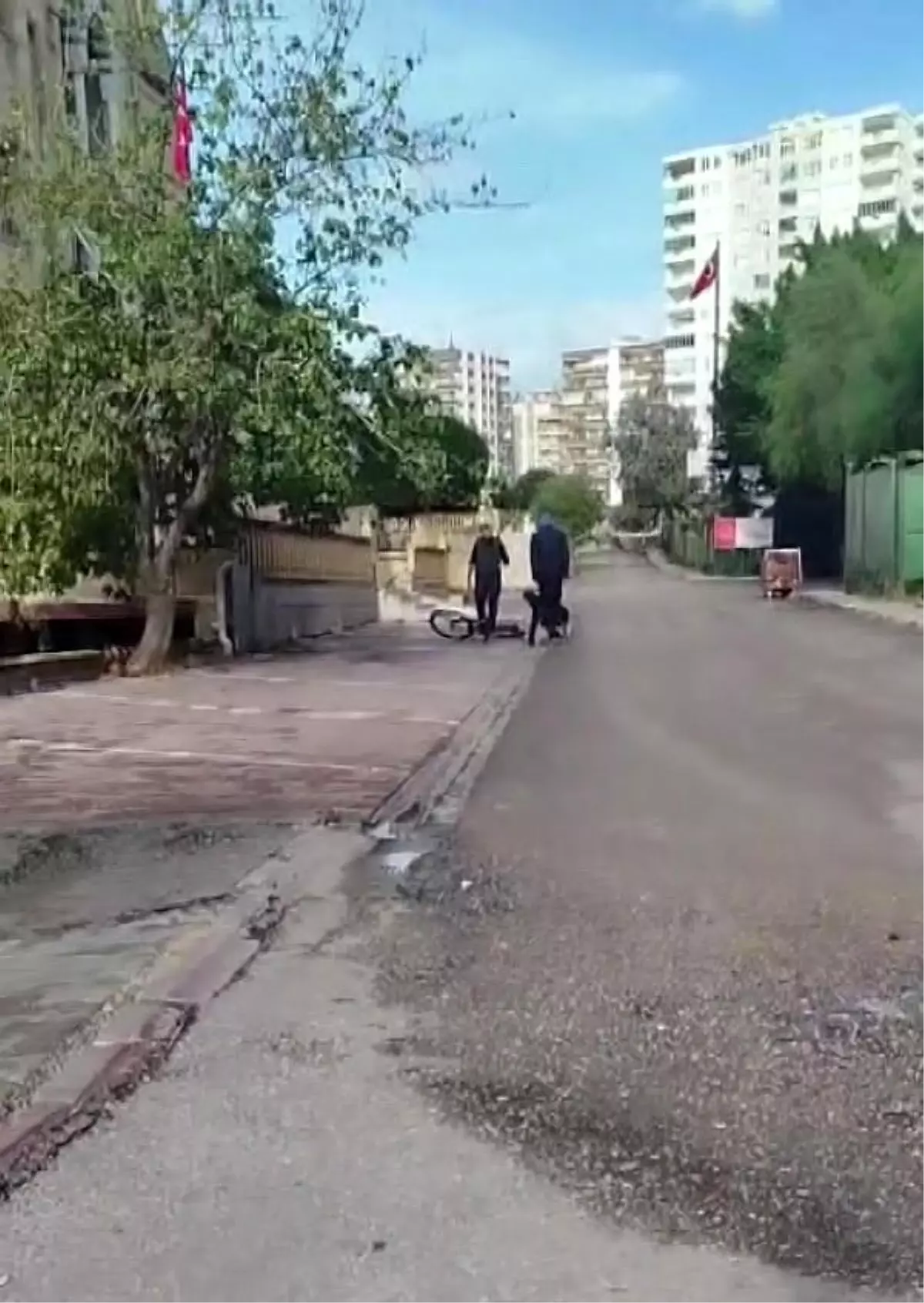 Adana’da Bisiklet Süren Çocuğa Darp