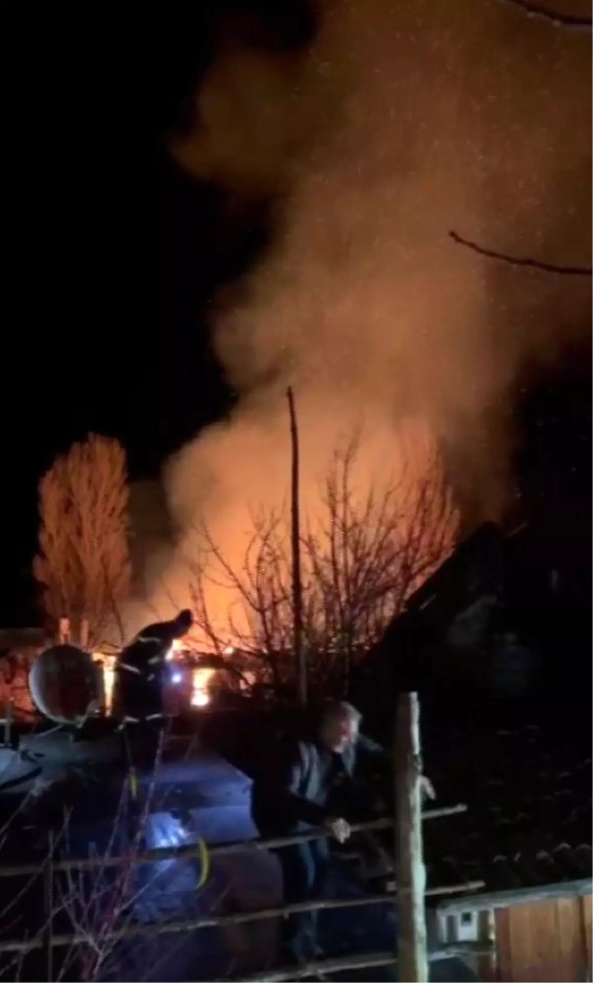 Ilgaz’da Yangın İki Evi Yok Etti