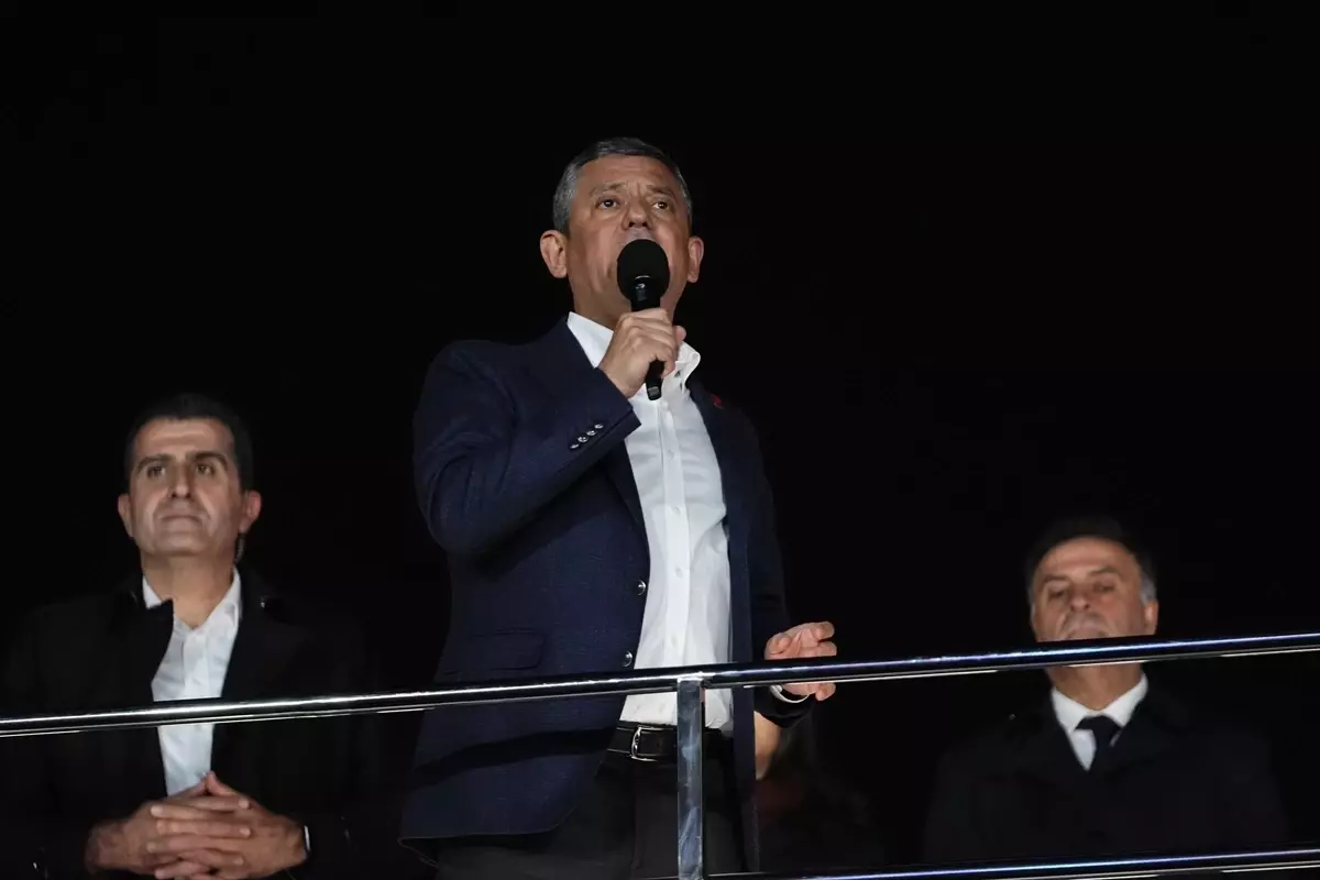 Özgür Özel Güngören’de Büyük Miting Düzenledi ve Partisini Yeniden Tanıttı