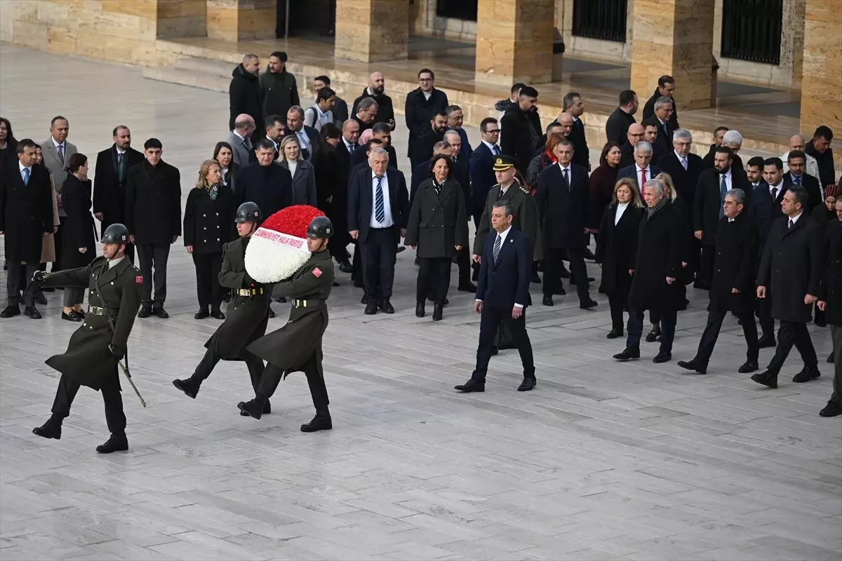 CHP Genel Başkanı Özgür Özel, Yeni PM ve YDK Üyeleriyle Anıtkabir’i Ziyaret Etti