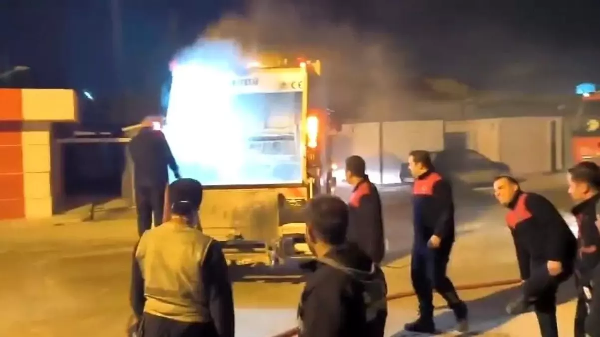 Antakya’da Çöp Kamyonu Yanarak Kurtarıldı