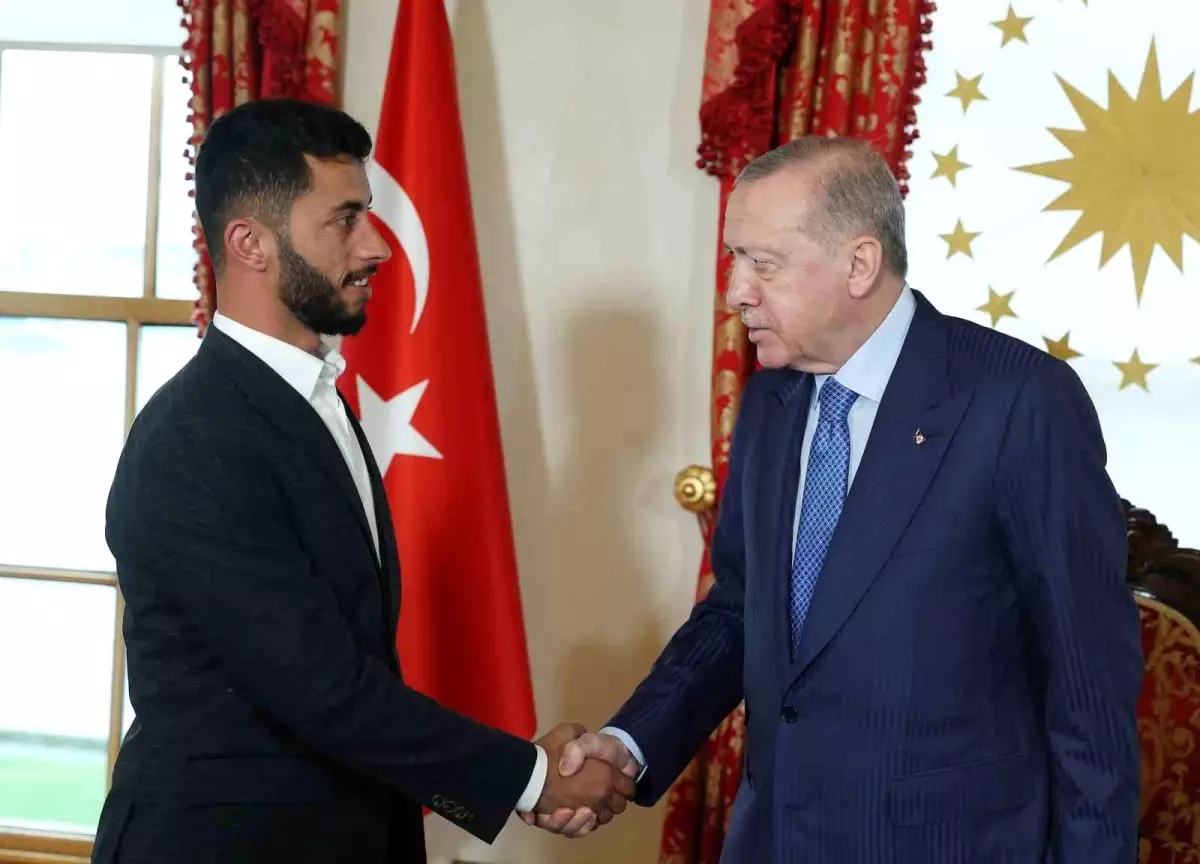Cumhurbaşkanı Erdoğan, Oscar ödüllü Filistinli Yönetmen Basel Adra’yı Dolmabahçe’de Karşılayarak Filminin Başarılarını Kutladı