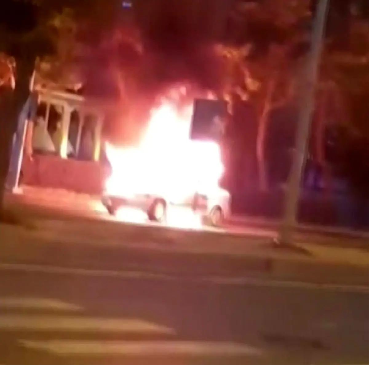 Diyarbakır’da Otomobil Alev Aldı