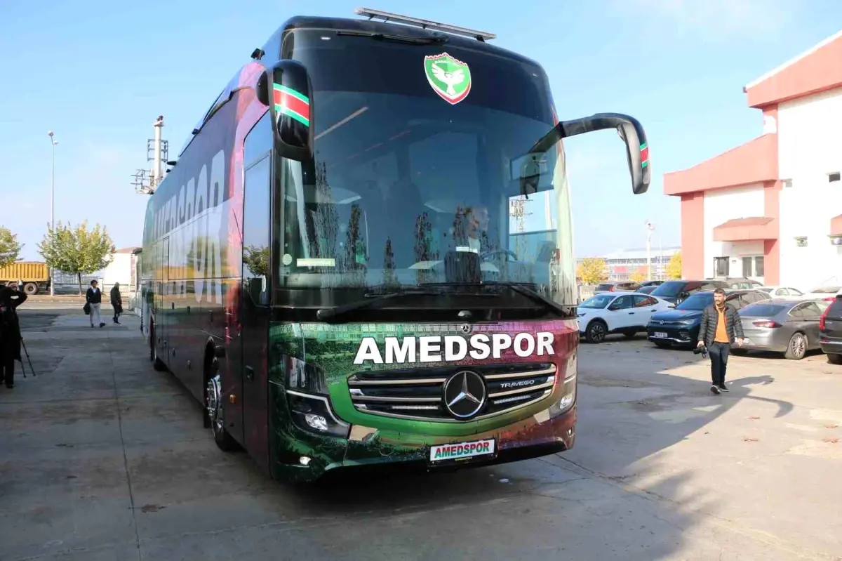 Amedspor’a Yeni Takım Otobüsü Teslim Edildi
