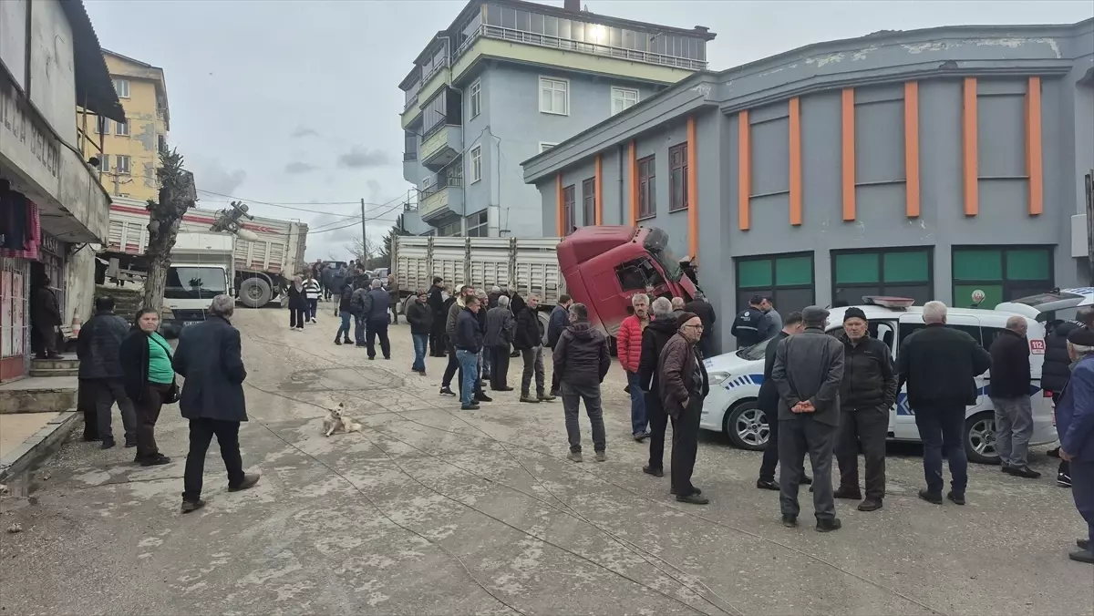 Yığılca’da Freni Boşalan Tır Kazası