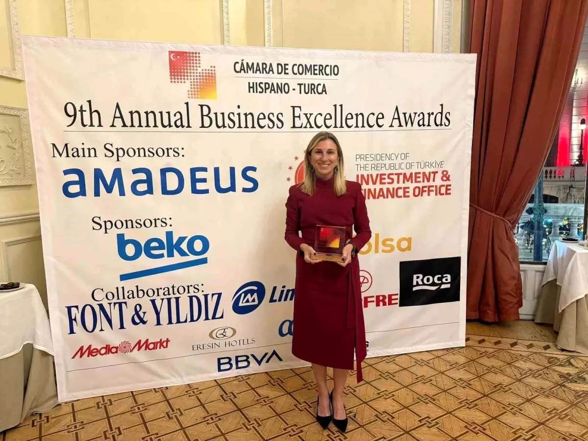 Ebru Özdemir’e İspanya’da Mesleki Liyakat Ödülü