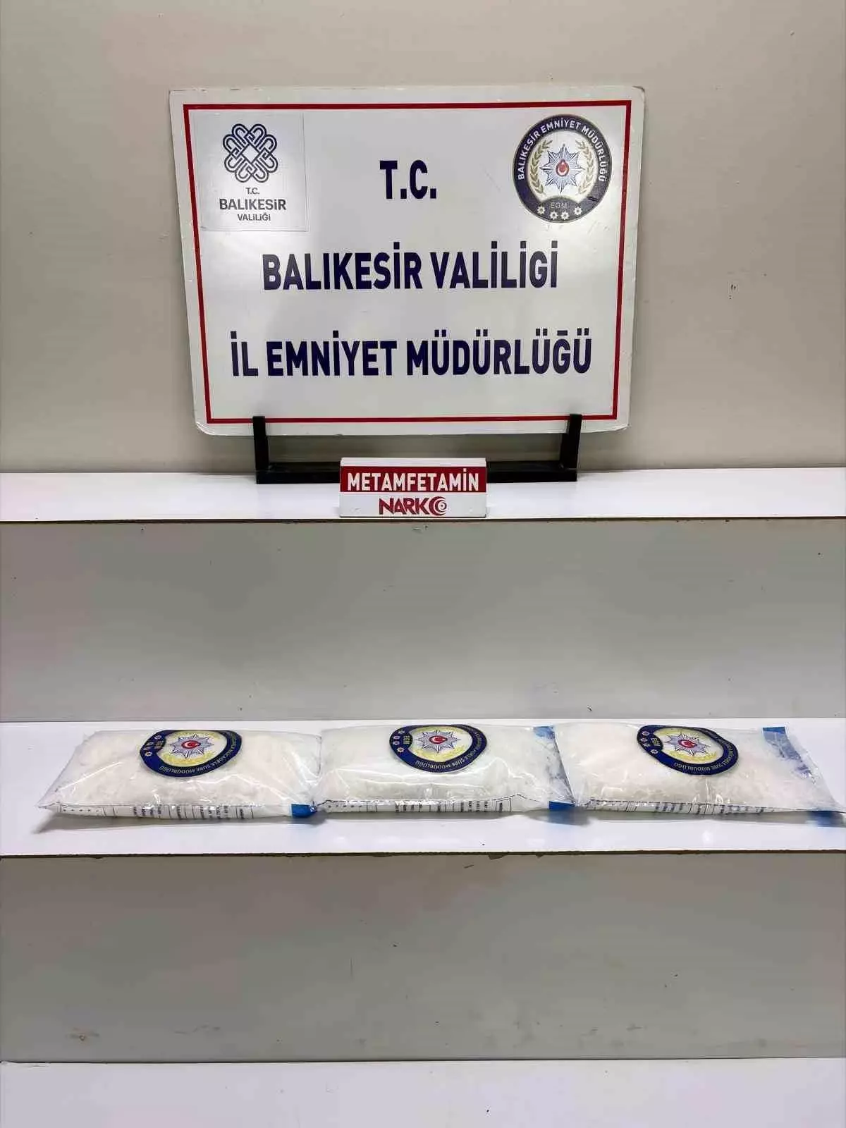 Balıkesir’de Narkotik Operasyonu: 7 Tutuklama ve 8 Kg Metamfetamin Ele Geçirildi