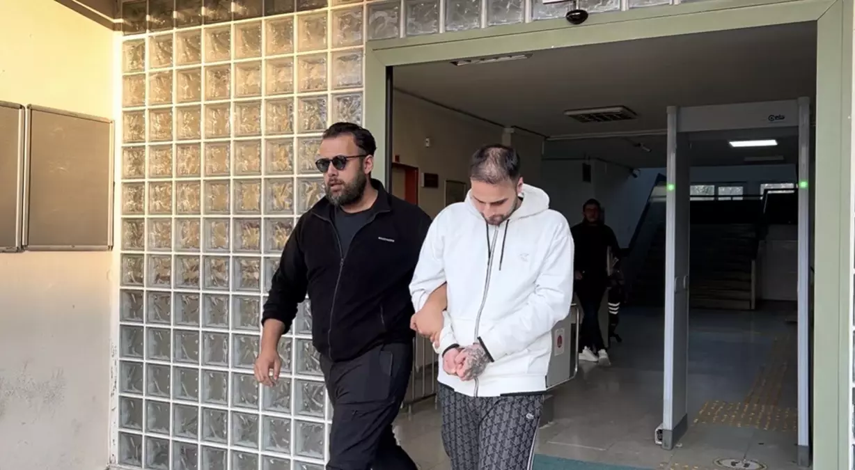 Alkollü Mekanda Bıçaklı Kavga: 3 Yaralı