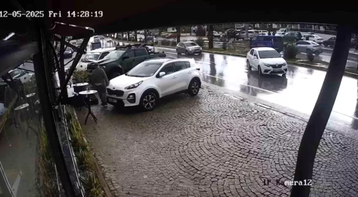 Bodrum’da Freni Çekilmeyen Araç Kaza Yaptı