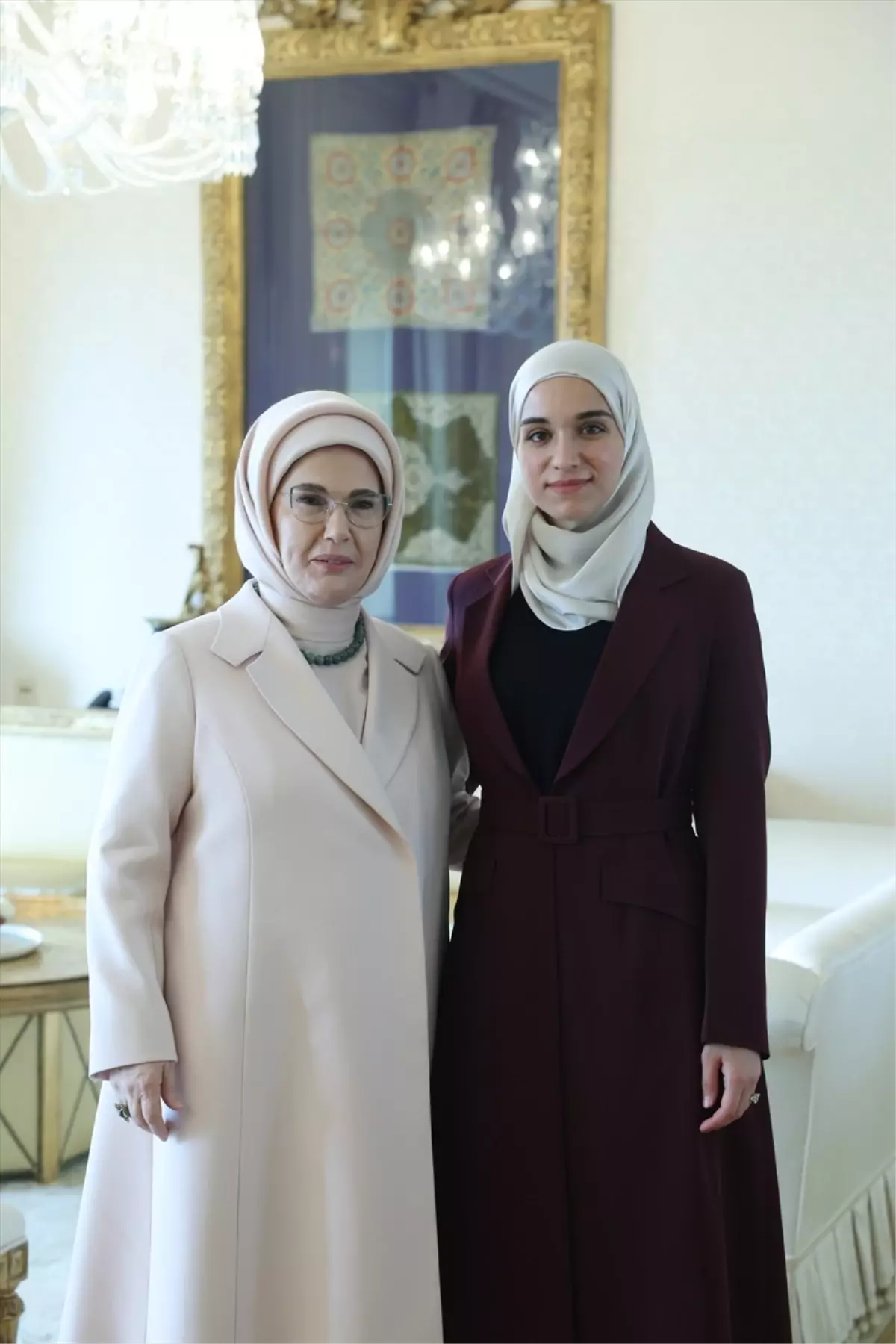 Emine Erdoğan, Suriye Cumhurbaşkanı Şara’nın Eşi Latife El Durubi ile Kritik Görüşme Gerçekleştirdi