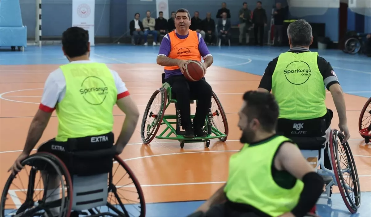 Engelliler ile kurum müdürleri tekerlekli sandalye basketbol maçında karşılaştı