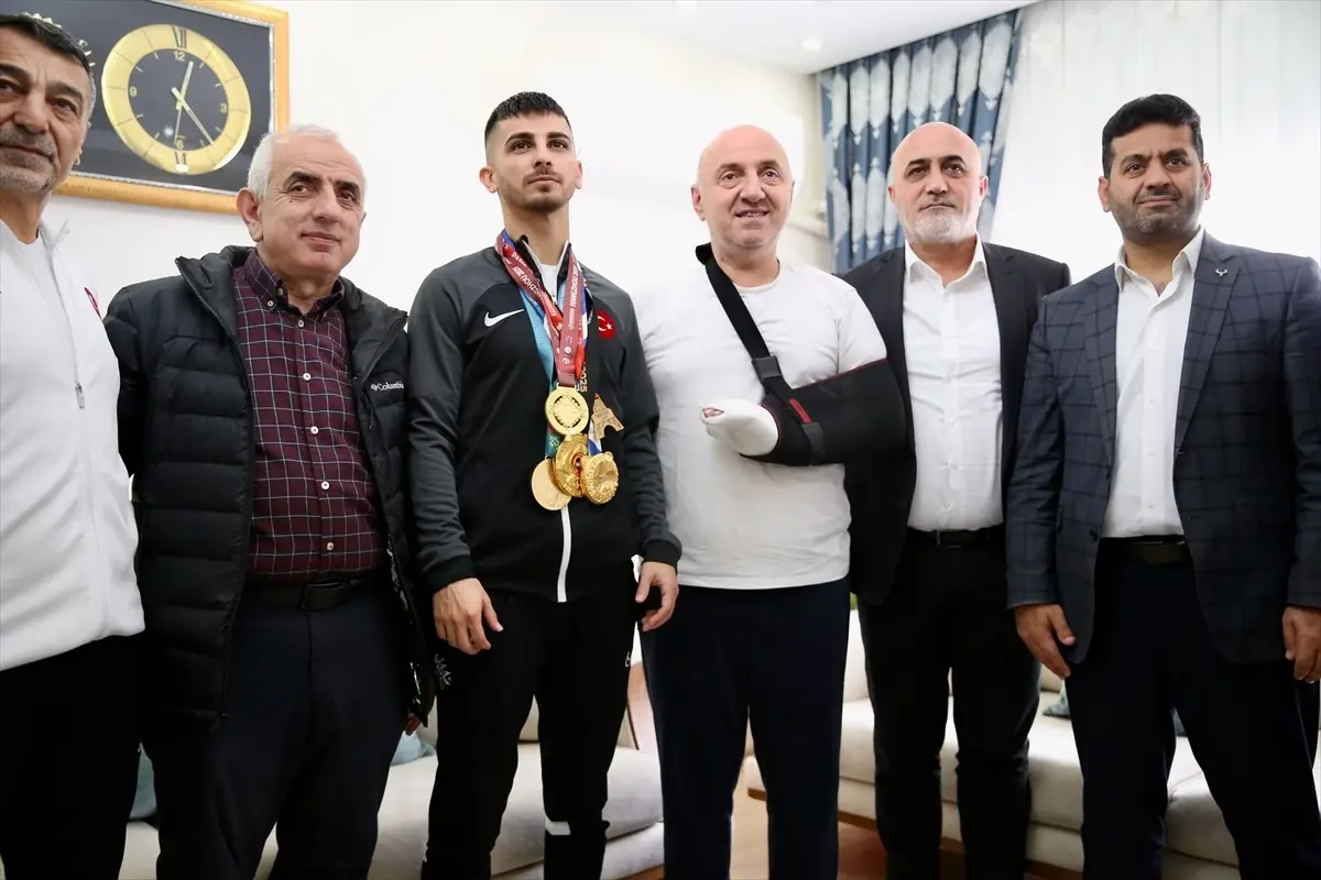 Eray Şamdan Dünya Karate Şampiyonası’nda Altın Madalya Kazandı