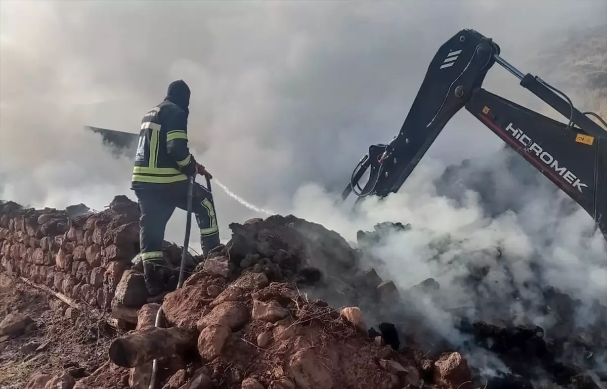Hınıs’ta Yangın: 21 Büyükbaş Hayvan Telef Oldu