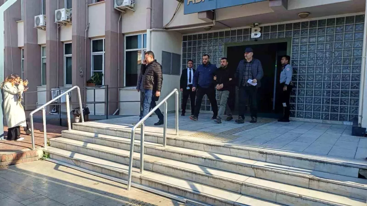 Boşanma Aşamasındaki Eşini Bıçakladı