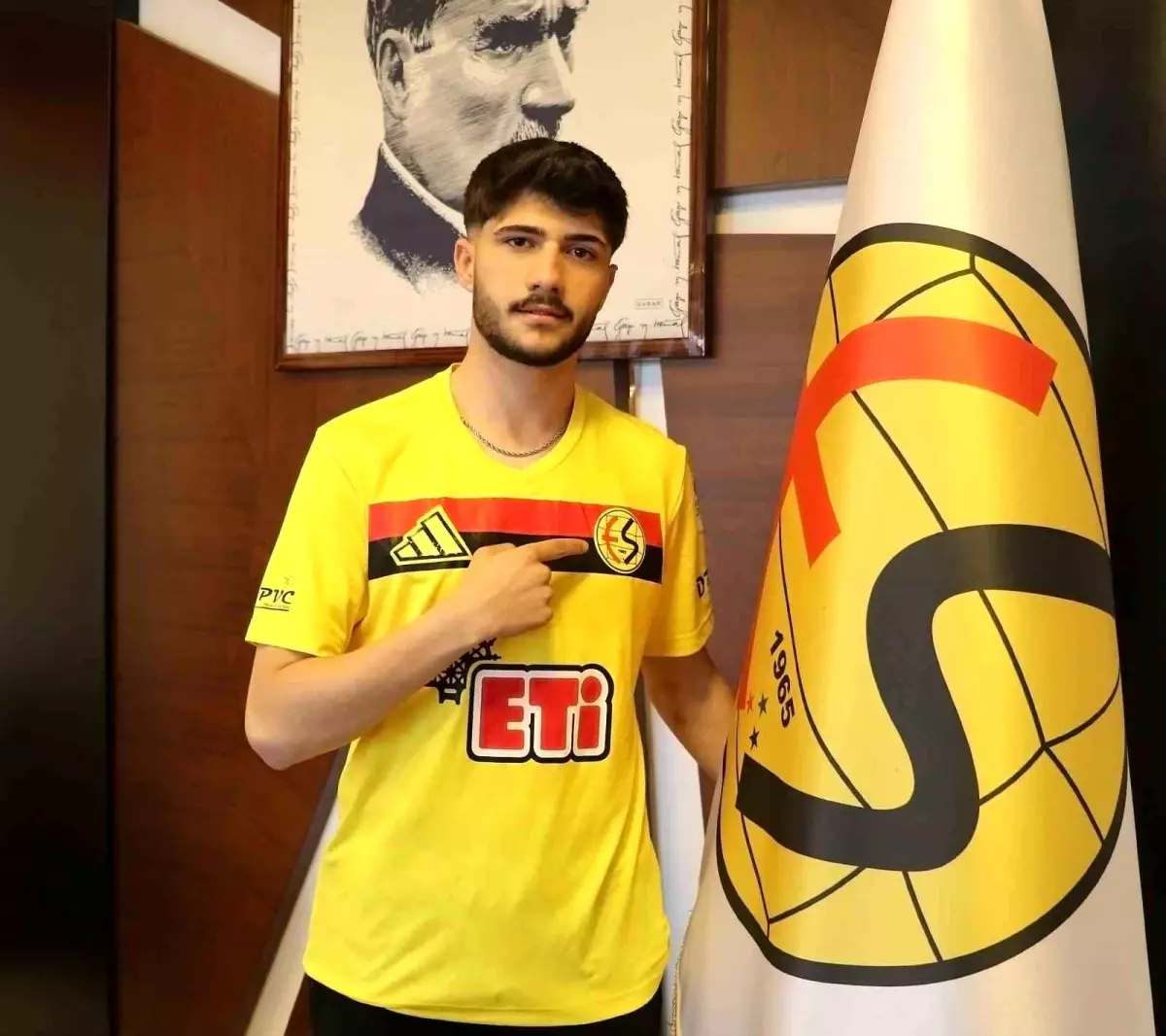 Eskişehirspor, Orta Saha Yıldızı Taha Ağdağ’ı Kadrosuna Katıyor!