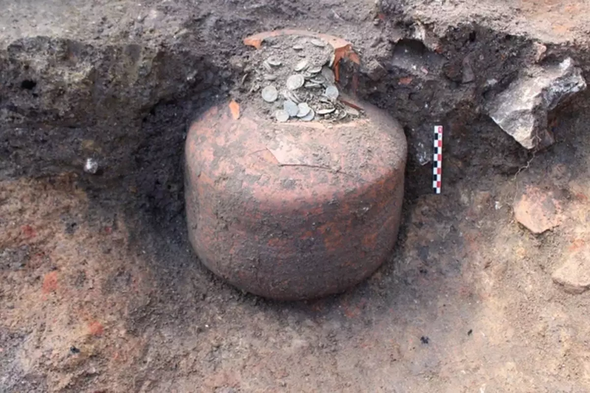 Ev değil gizli bir banka! Arkeolojik kazılarda 90 kilo para bulundu