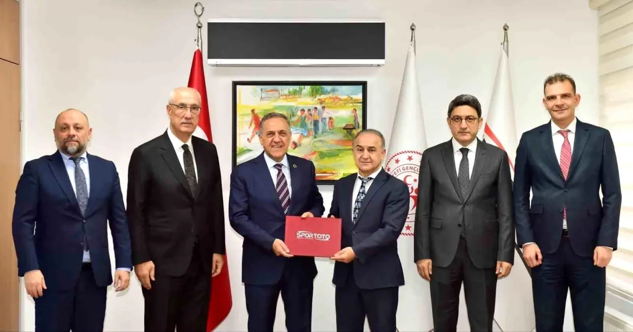 Genç’e Yeni Kapalı Spor Salonu Protokolü İmzalandı