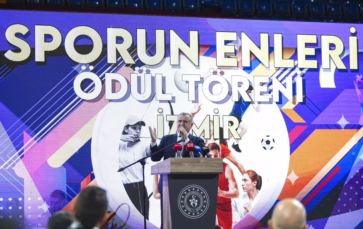 Gençlik ve Spor Bakanı Bak, İzmir’de Sporun Enleri Ödül Töreni’nde Konuştu
